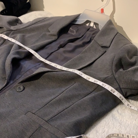 Grey Blazer with 3/4 Length Cinched Sleeves - Picture 11 of 12